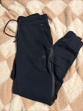 Nike women’s Black tech Jogger Sweatpants XS